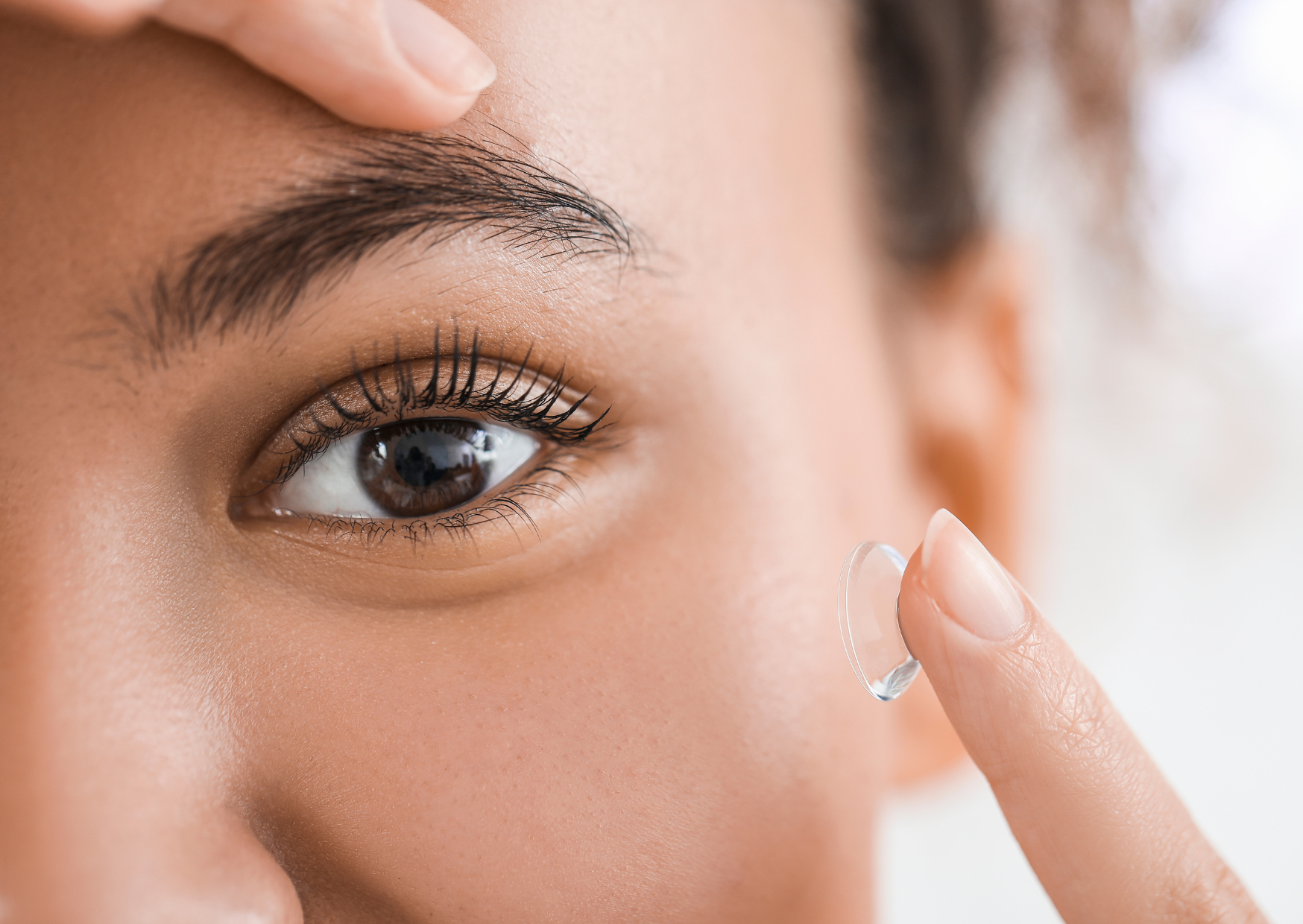 
                  Contact Lens Comfort 101: Keeping Your Eyes Healthy
                