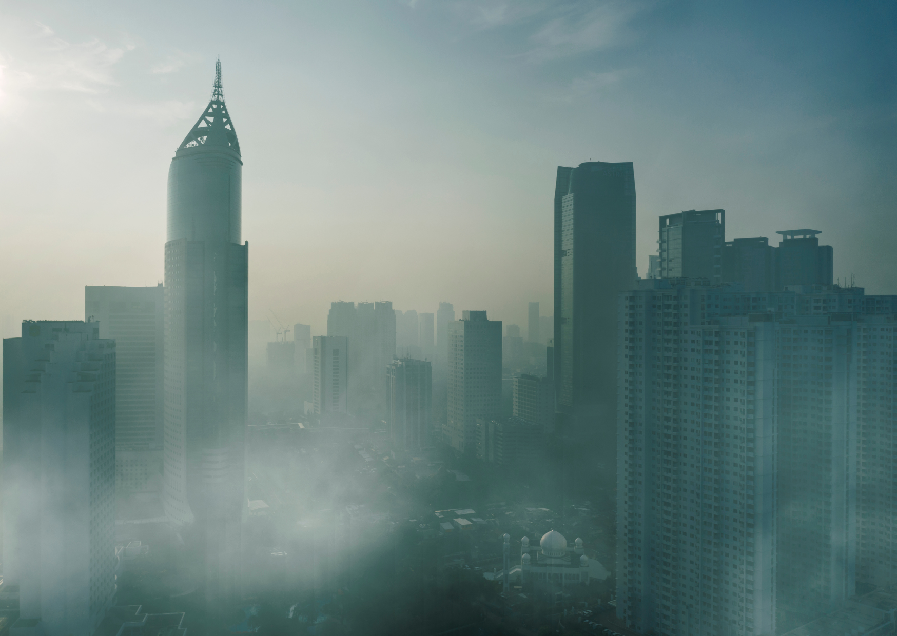 
                  Pollution and Eye Care: Protecting Your Eyes in City Environments
                